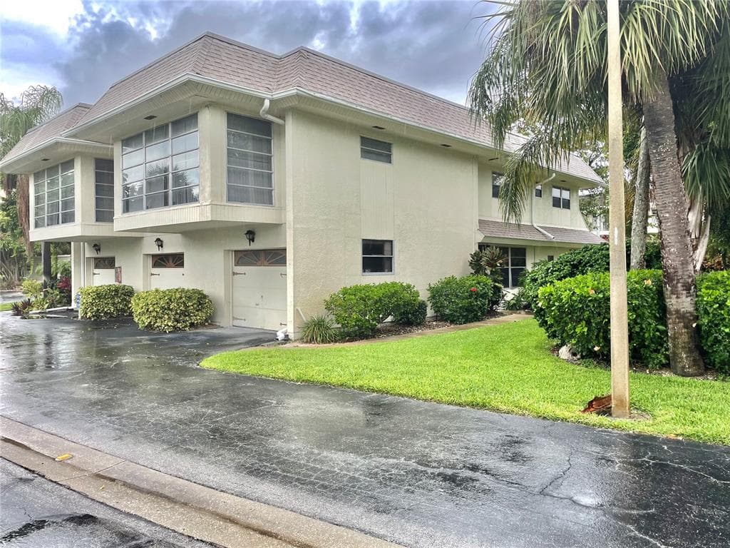 519 SUTTON PLACE LONGBOAT KEY, FL 34228