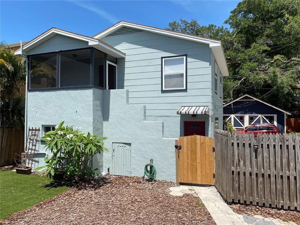 1011½ 14 STREET N ST PETERSBURG, FL 33705