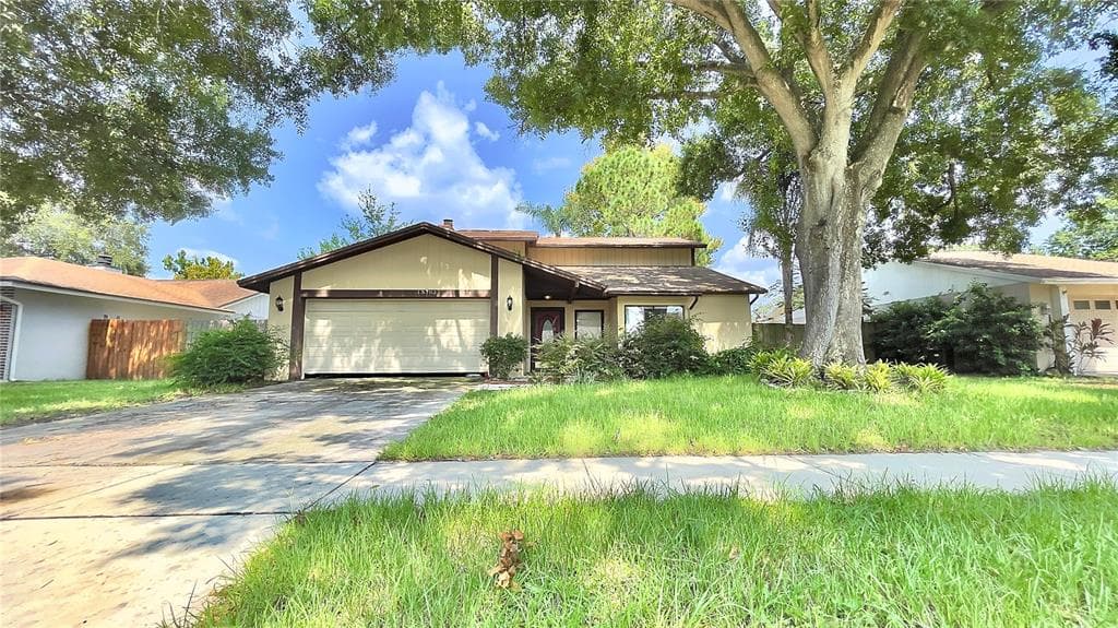 15703 COUNTRY LAKE DRIVE