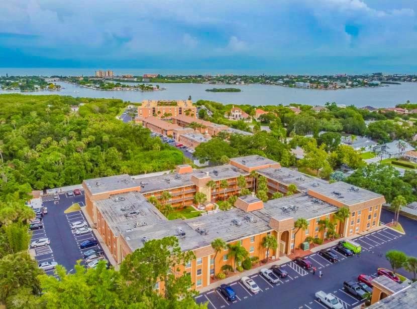 12760 INDIAN ROCKS ROAD UNIT 570 LARGO, FL 33774