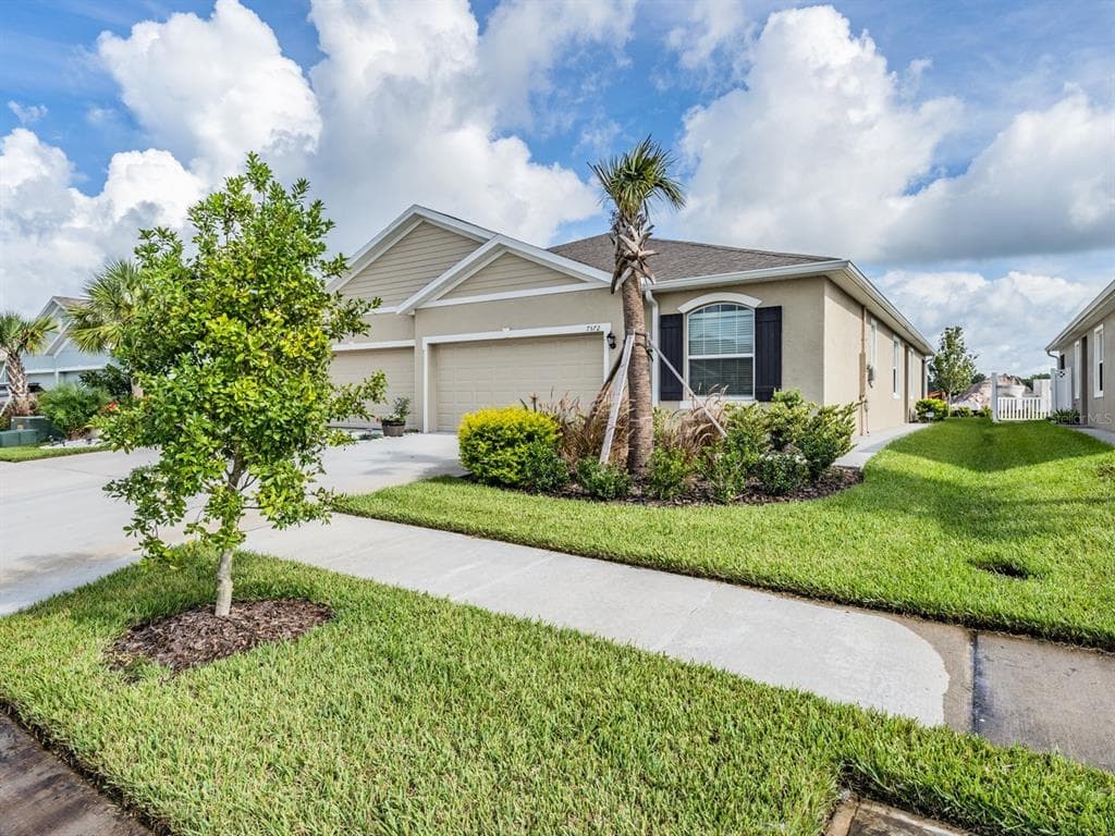 7572 STONEBROOK CIRCLE WESLEY CHAPEL, FL 33545