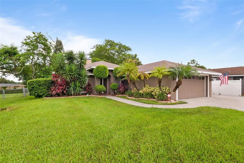 228 ESCAMBIA DRIVE WINTER HAVEN, FL 33884
