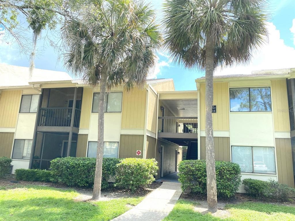 13385 ARBOR POINTE CIRCLE UNIT 202 TAMPA, FL 33617