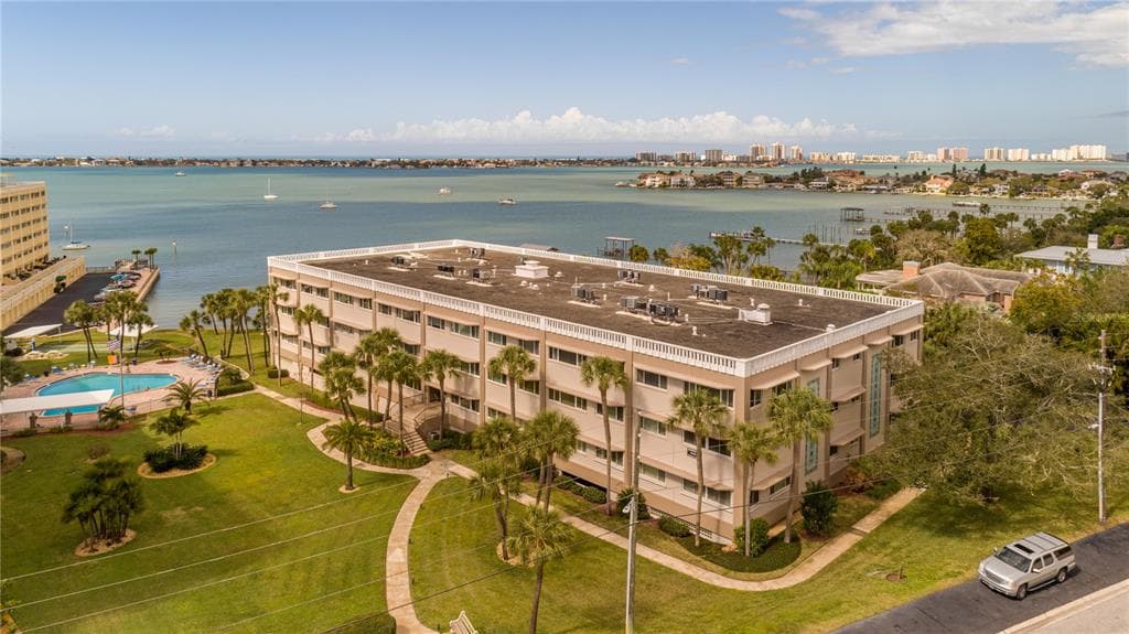 100 BLUFF VIEW DRIVE UNIT 304B