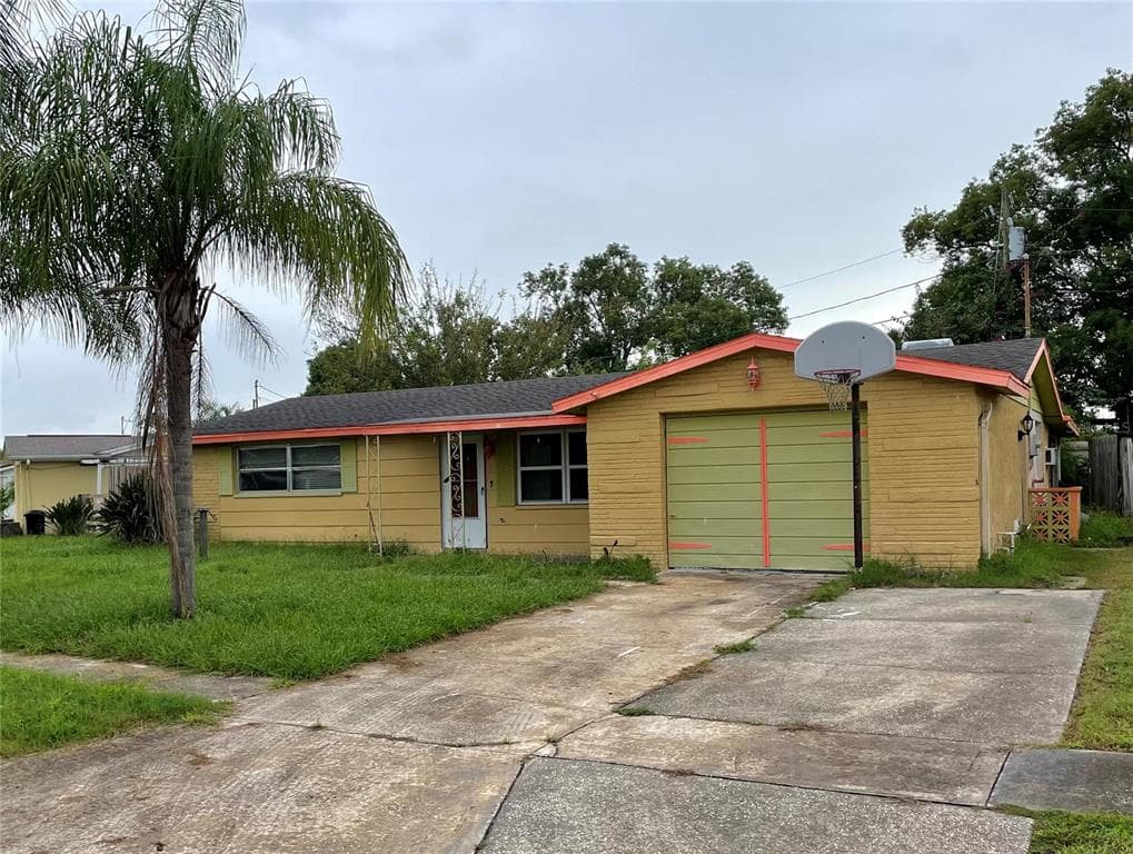 1124 TAMARAC DRIVE HOLIDAY, FL 34690