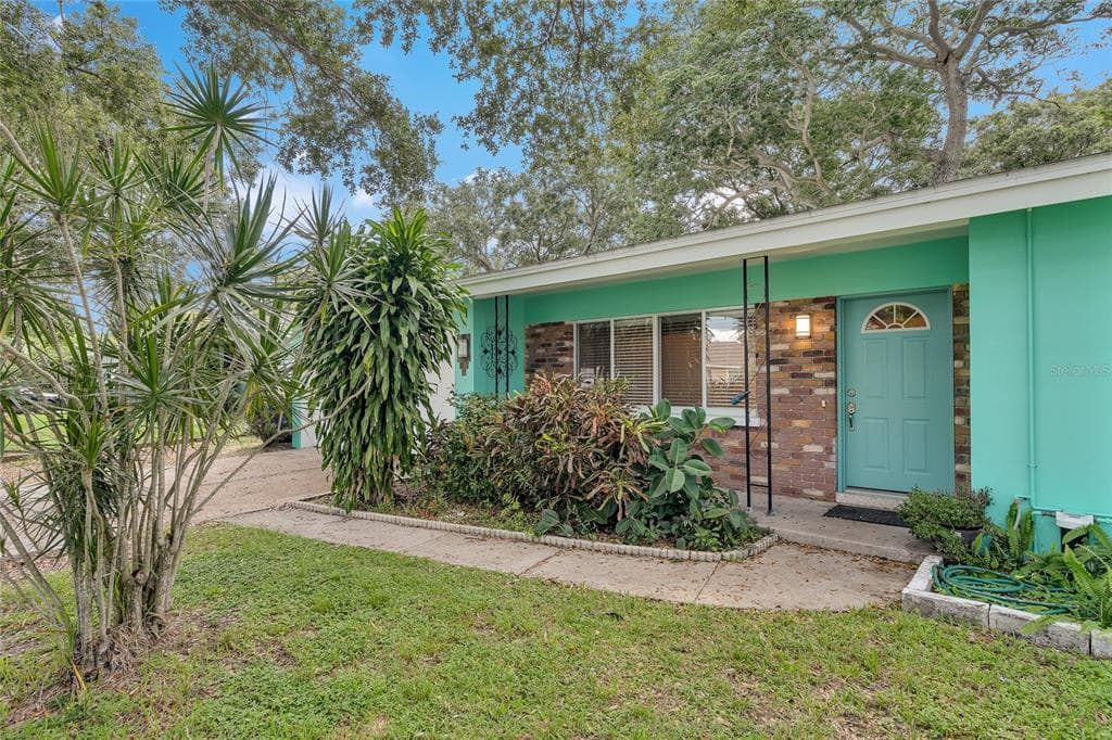 1725 SHARONDALE DRIVE CLEARWATER, FL 33755