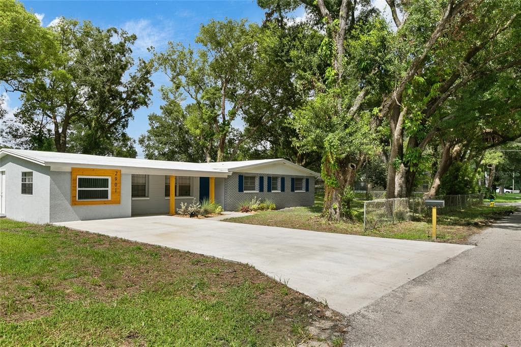 2901 SILVER LAKE AVENUE TAMPA, FL 33614