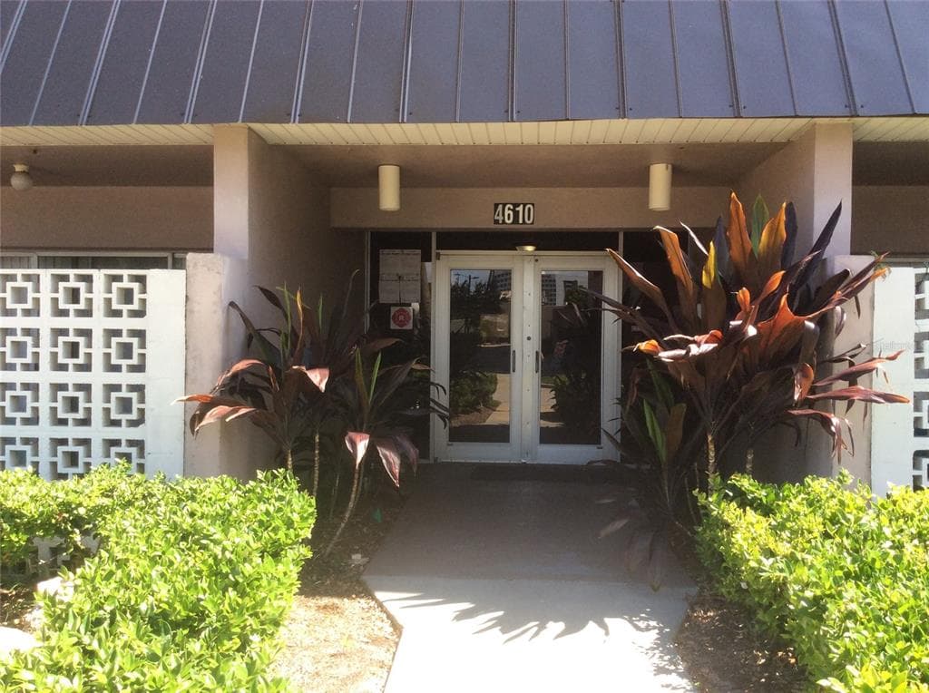 4610 W GRAY STREET UNIT 110 TAMPA, FL 33609