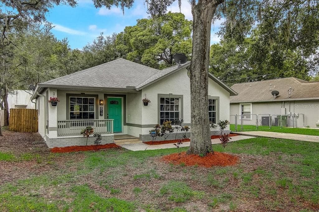 817 E PARIS STREET TAMPA, FL 33604