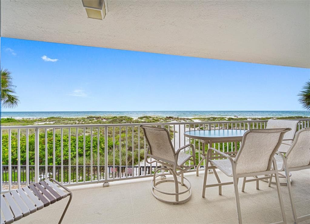 13336 GULF BOULEVARD UNIT 102 MADEIRA BEACH, FL 33708