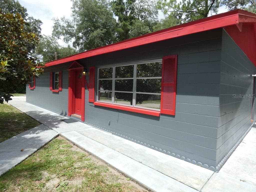 604 N WALTON AVENUE TARPON SPRINGS, FL 34689
