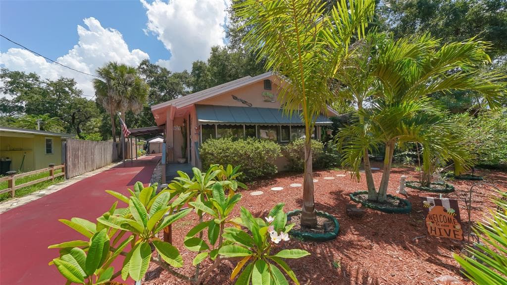 917 17TH STREET W