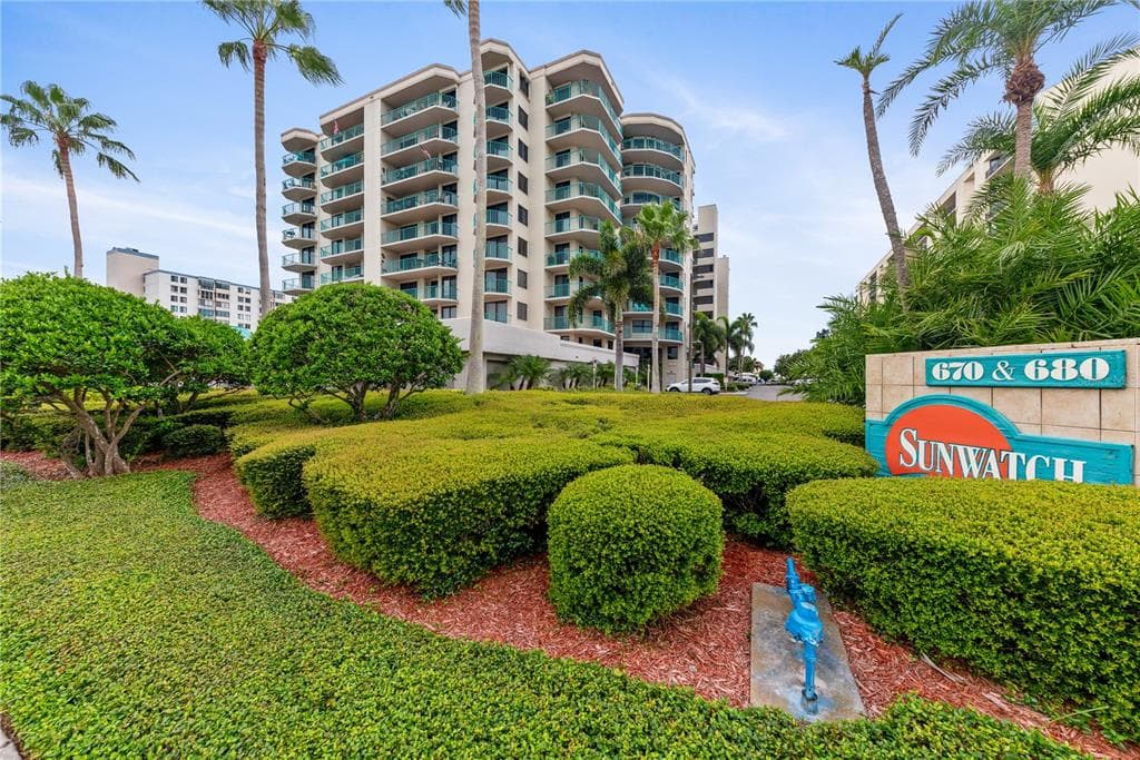 670 ISLAND WAY UNIT 303 CLEARWATER BEACH, FL 33767