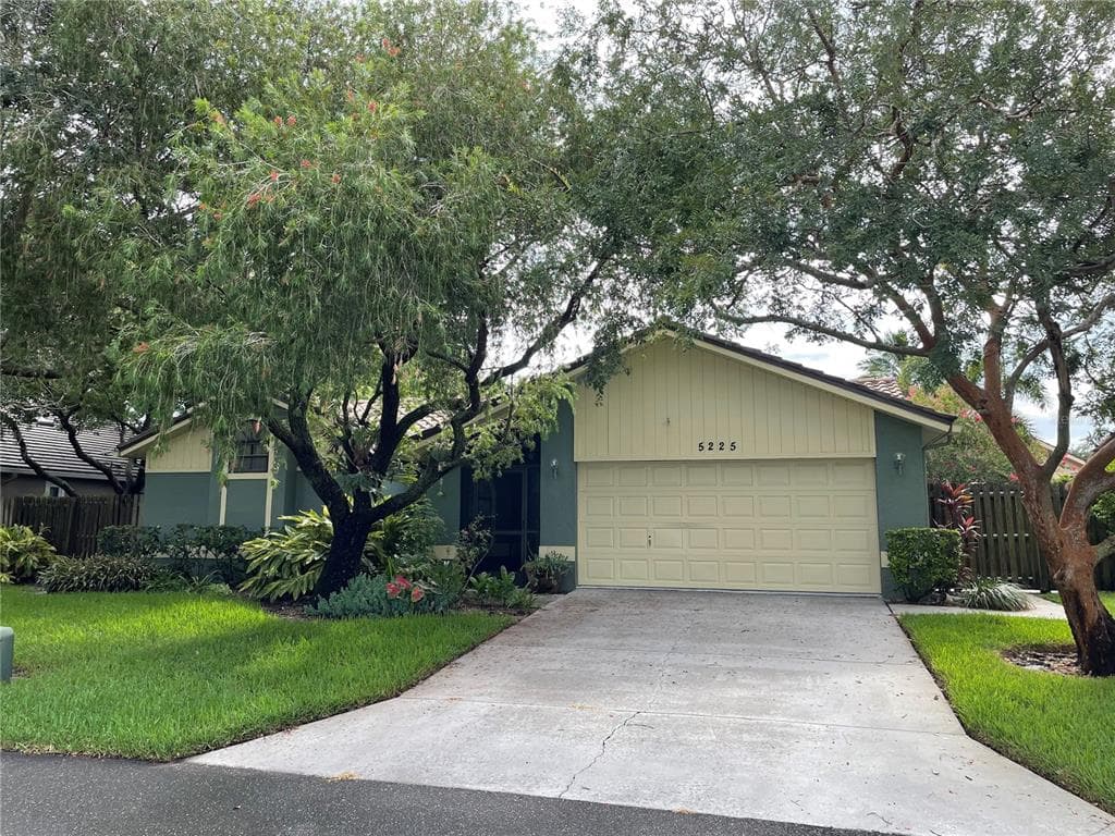 5225 VENICE WAY NE ST PETERSBURG, FL 33703