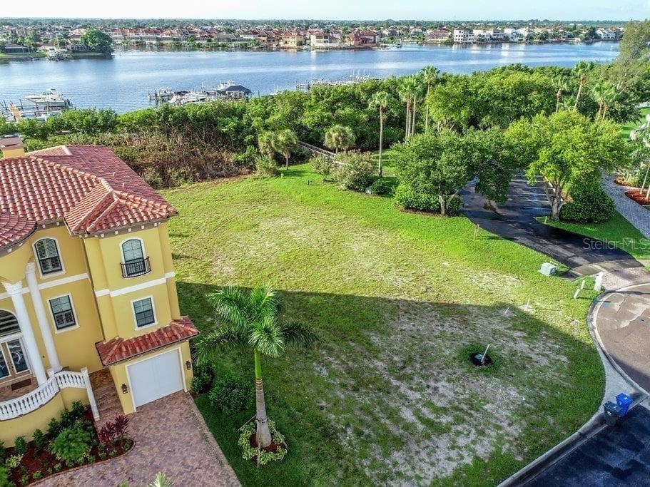 6101 LAGOMAR LANE APOLLO BEACH, FL 33572