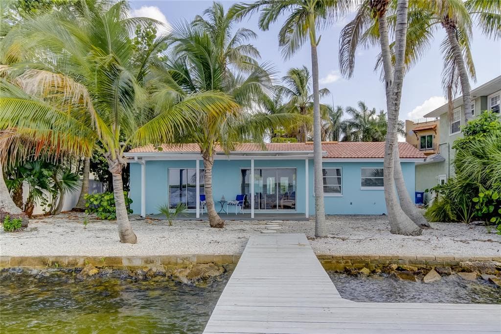 1821 BAYOU GRANDE BOULEVARD NE ST PETERSBURG, FL 33703
