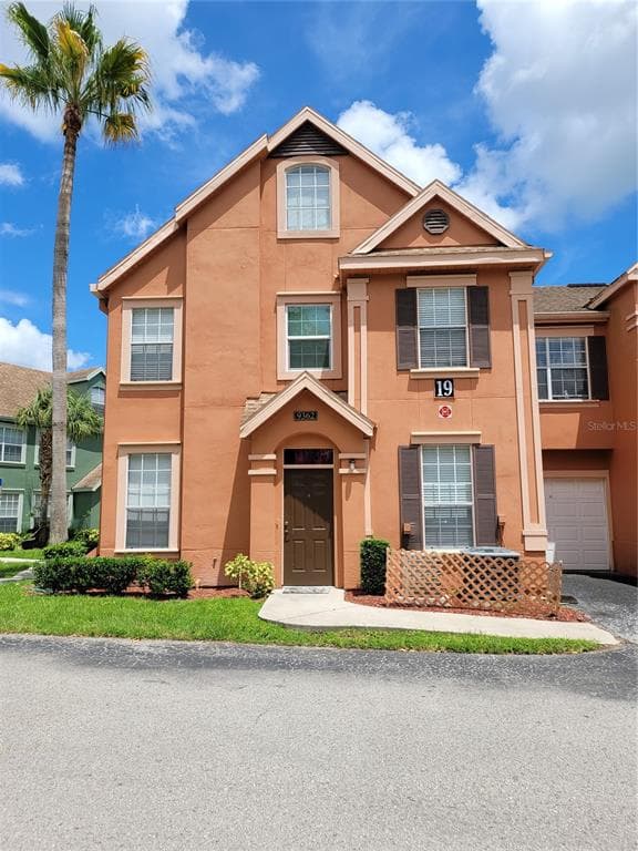 9362 LAKE CHASE ISLAND WAY UNIT 9362 TAMPA, FL 33626