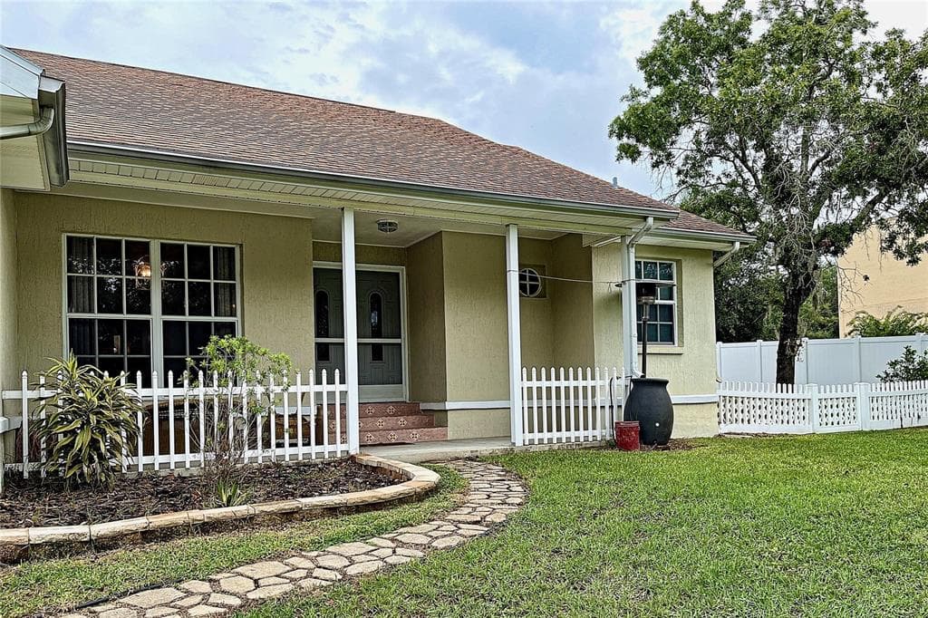 11744 LA MADERA BOULEVARD PORT RICHEY, FL 34668