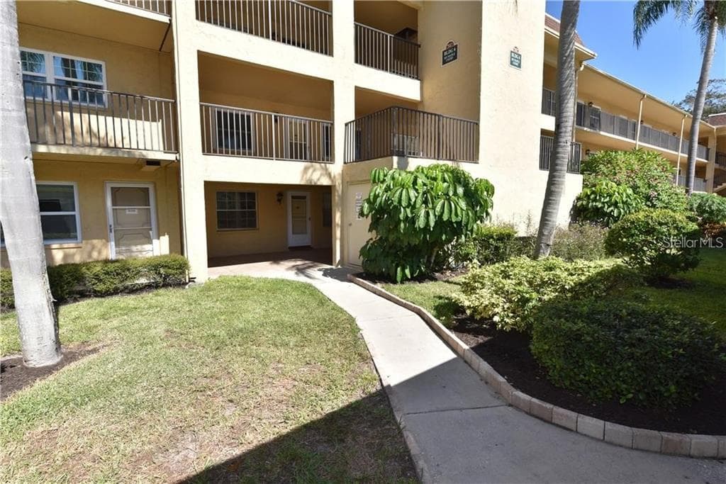 851 MAPLE COURT UNIT 208 DUNEDIN, FL 34698