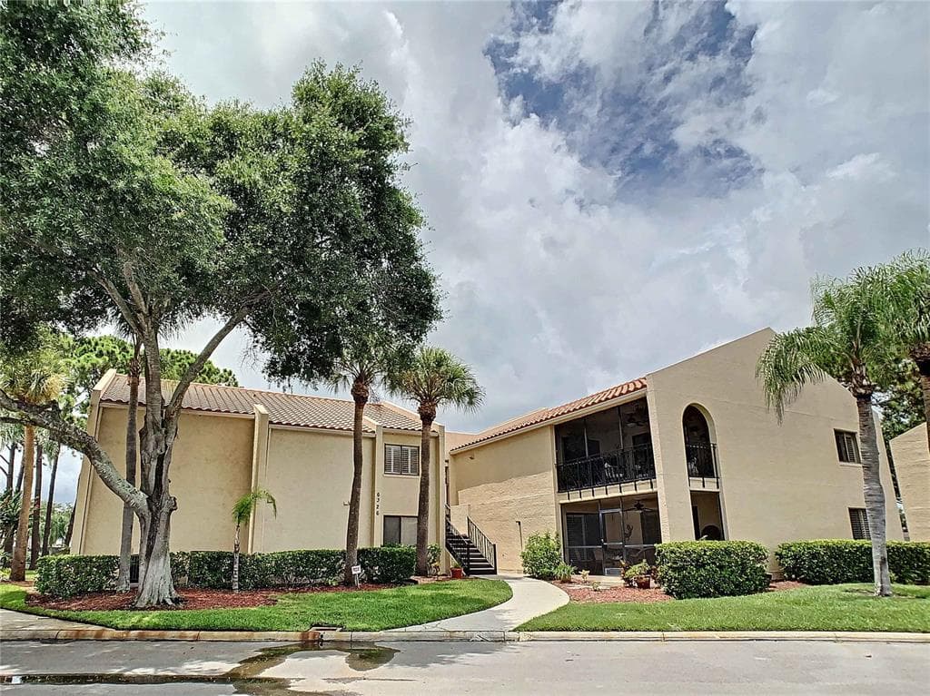 6326 GRAND BAHAMA CIRCLE UNIT B TAMPA, FL 33615