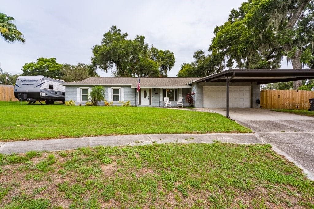 302 CASTLE CIRCLE SEFFNER, FL 33584