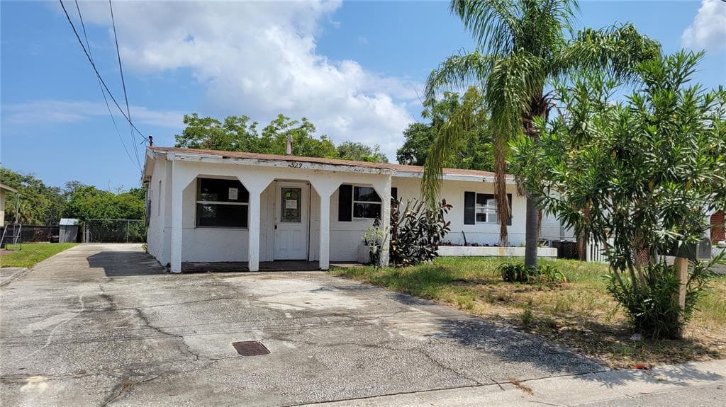 529 E BOYER STREET TARPON SPRINGS, FL 34689