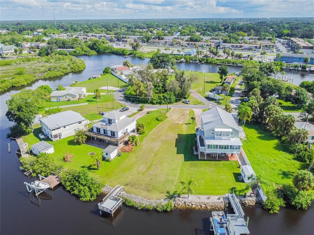 8934 ROCKY CREEK DRIVE TAMPA, FL 33615