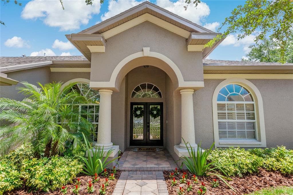 609 SALT LAKE DRIVE TARPON SPRINGS, FL 34689