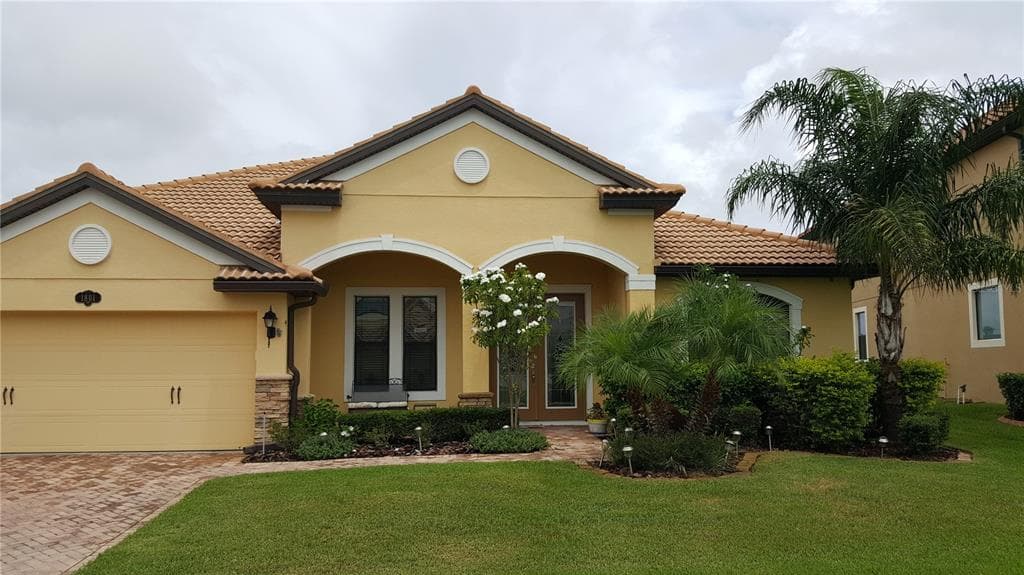 1801 VIA LAGO DRIVE LAKELAND, FL 33810
