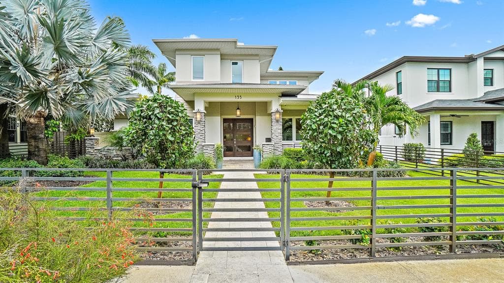 135 9TH AVENUE NE ST PETERSBURG, FL 33701