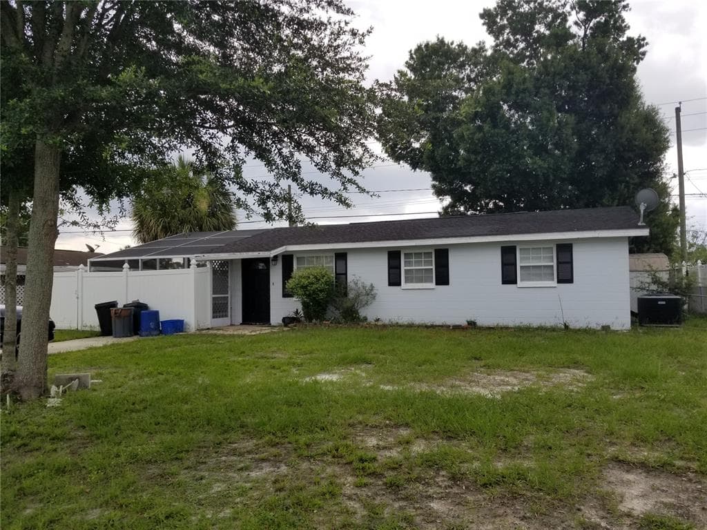 8401 PINEWOOD STREET TAMPA, FL 33615