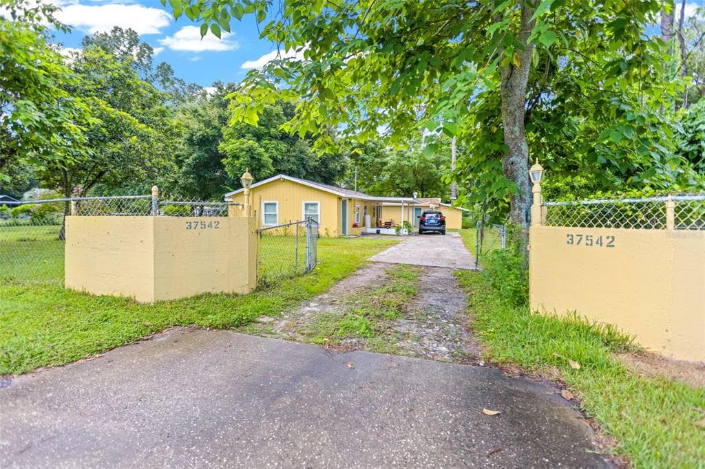 37542 EILAND BOULEVARD ZEPHYRHILLS, FL 33542