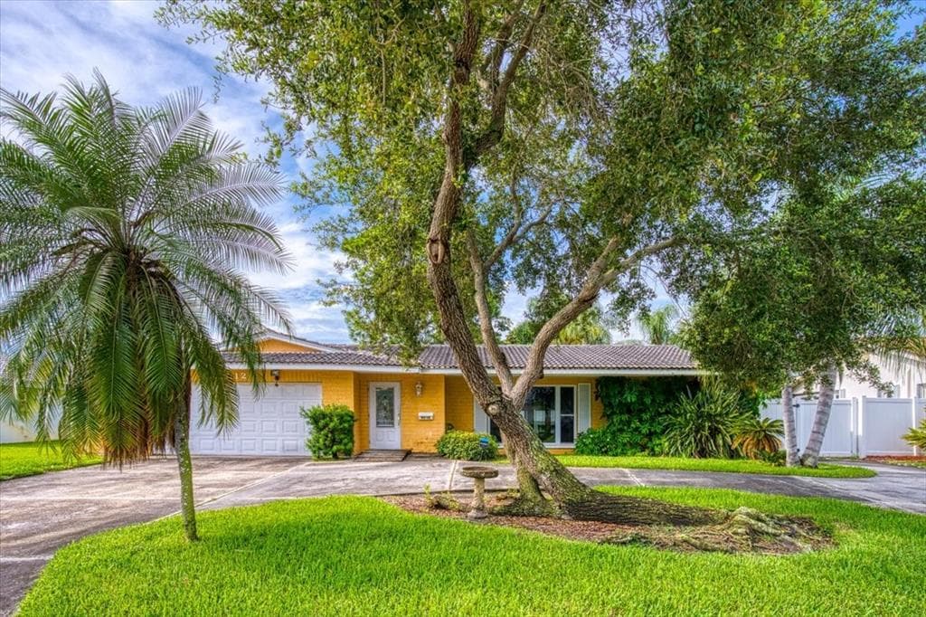 2012 TANGLEWOOD DRIVE NE ST PETERSBURG, FL 33702