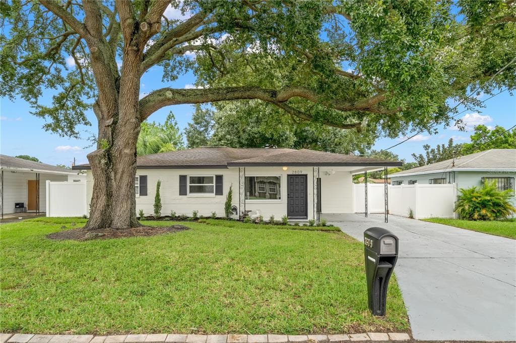 2809 W WOODLAWN AVENUE TAMPA, FL 33607