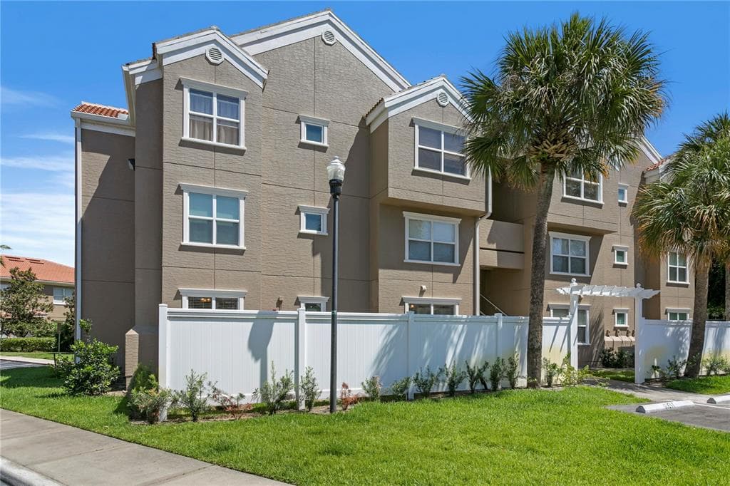 15215 AMBERLY DRIVE UNIT 1004 TAMPA, FL 33647