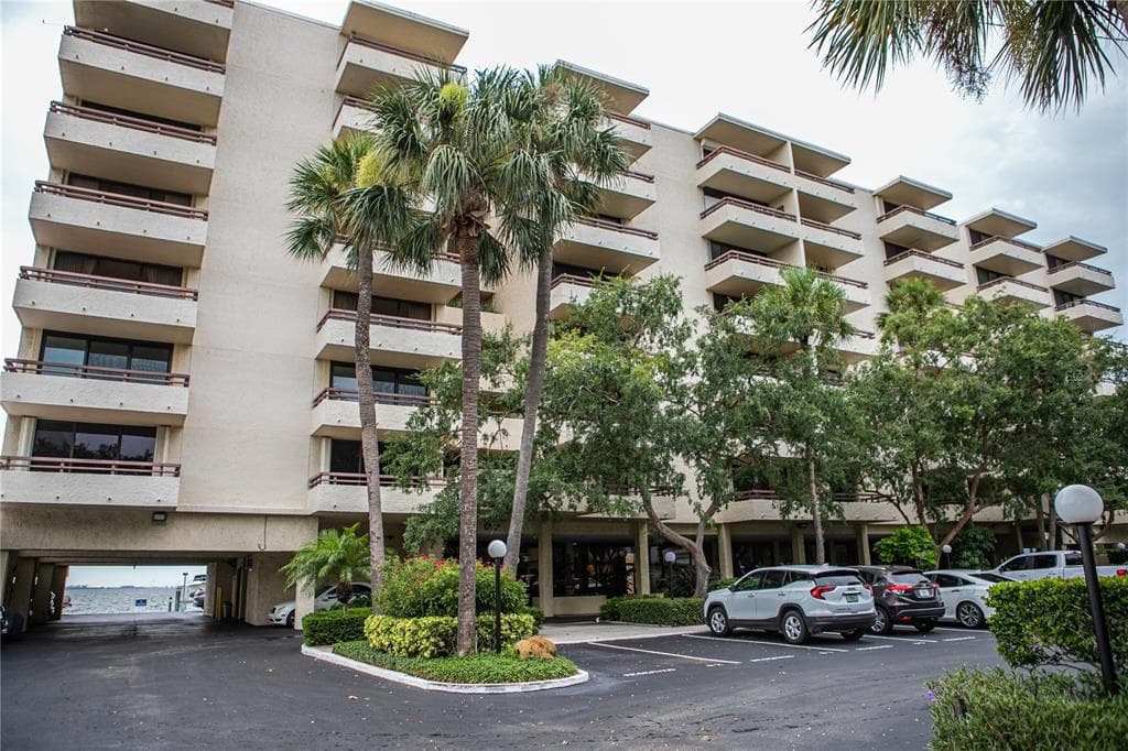5700 MARINER STREET UNIT 401 TAMPA, FL 33609