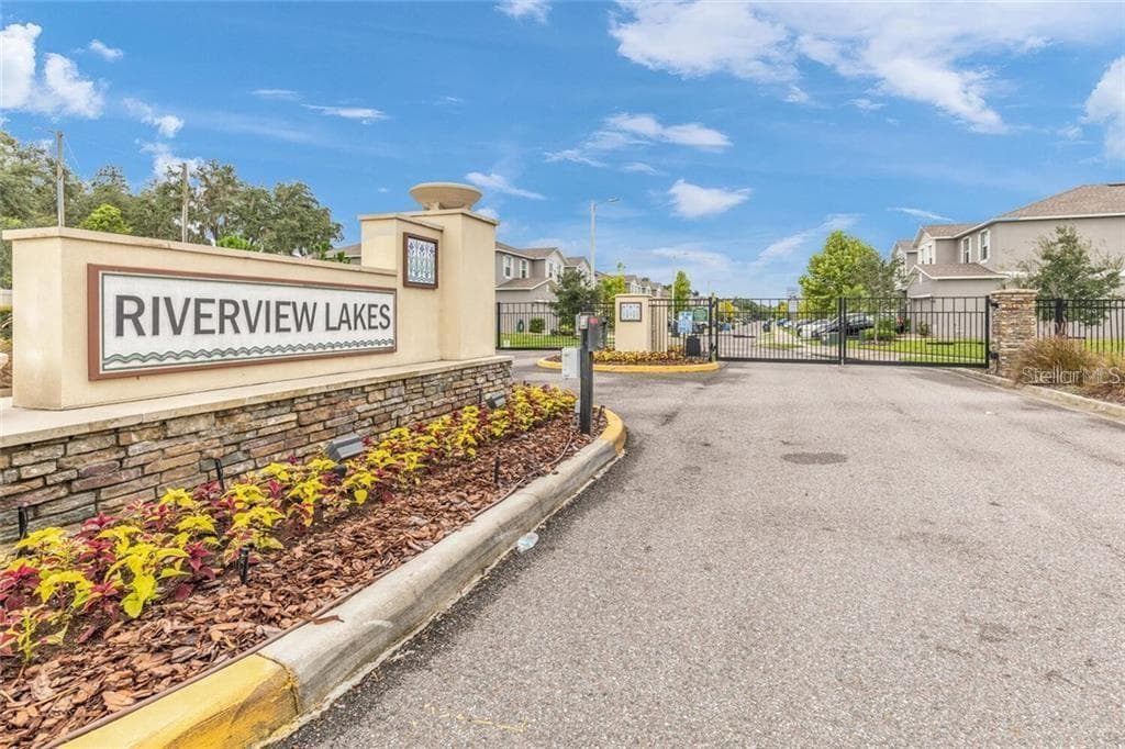 10687 LAKE MONTAUK DRIVE RIVERVIEW, FL 33578