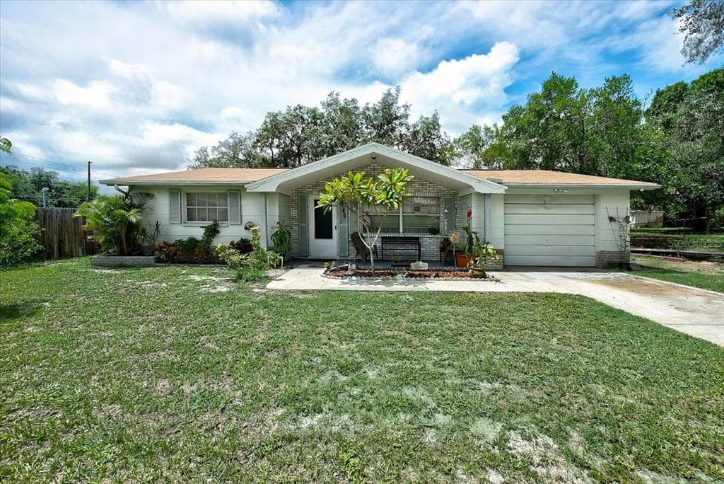 5440 FRONT DRIVE HOLIDAY, FL 34690