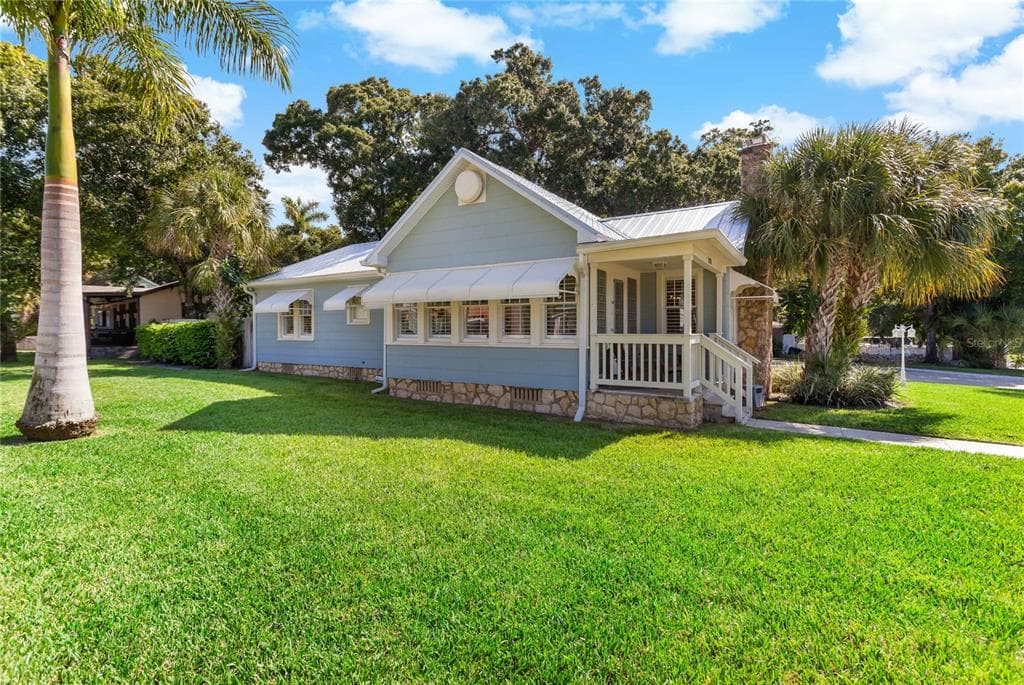 2016 VIRGINIA DRIVE BRADENTON, FL 34205