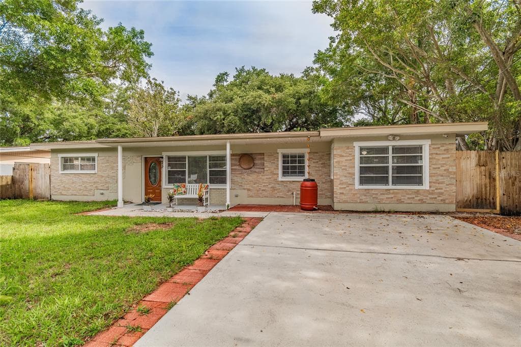 2923 W ELLIS DRIVE TAMPA, FL 33611