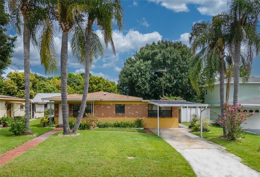 2105 W VIRGINIA AVENUE TAMPA, FL 33607