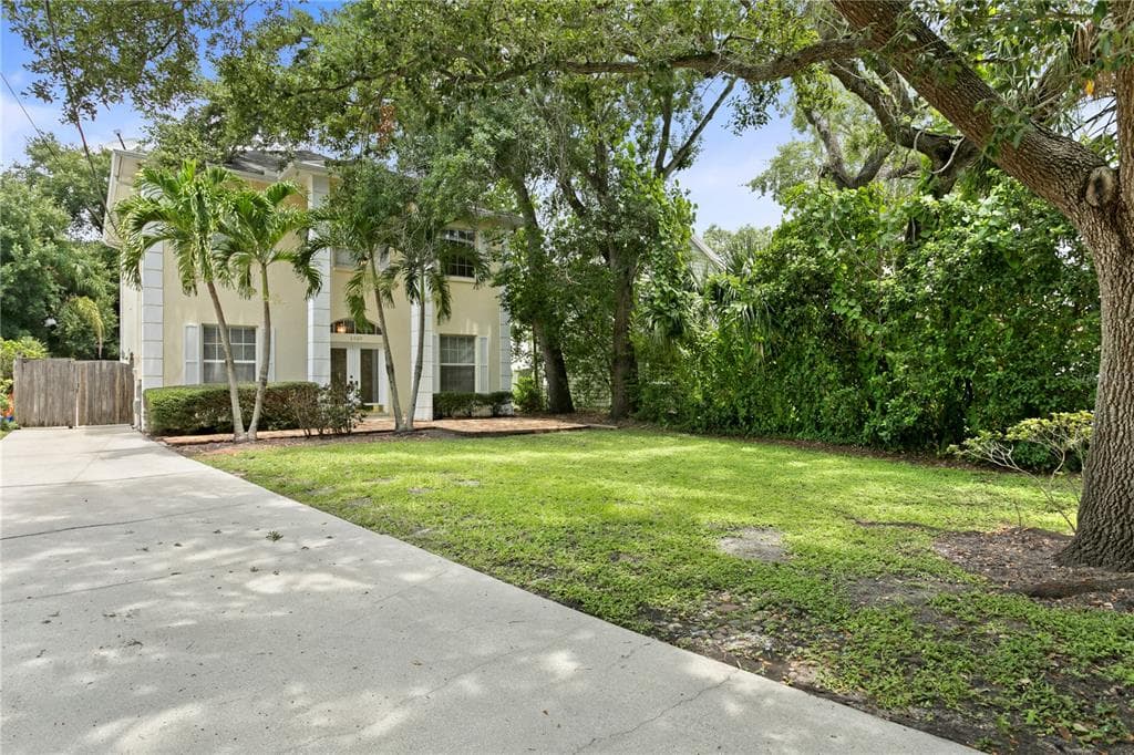 2929 W KNIGHTS AVENUE TAMPA, FL 33611