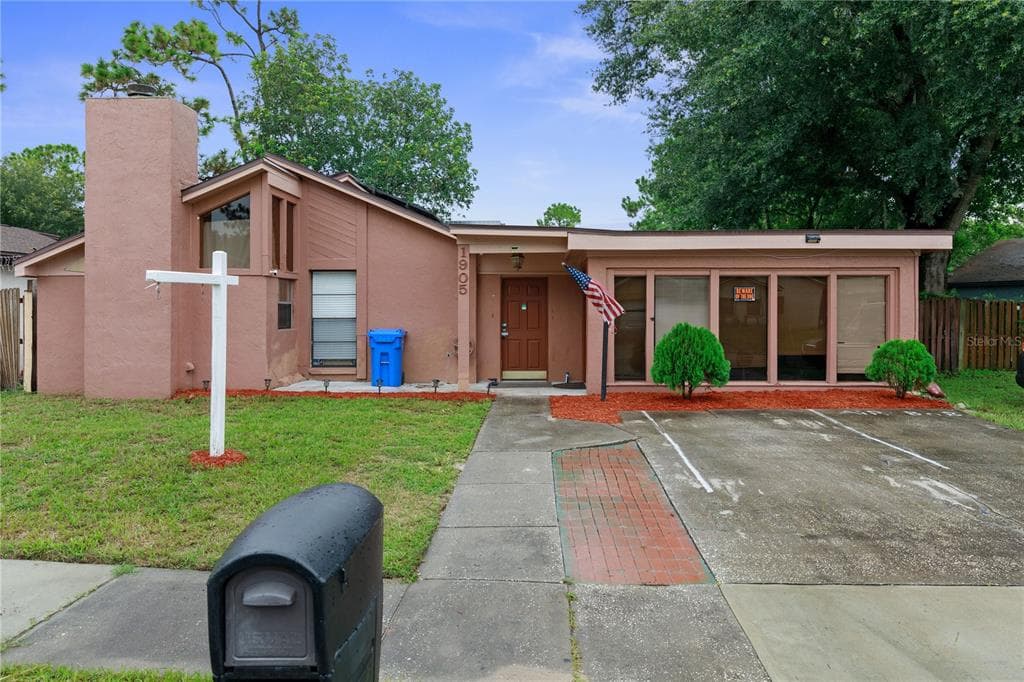 1905 GREGORY DRIVE TAMPA, FL 33613