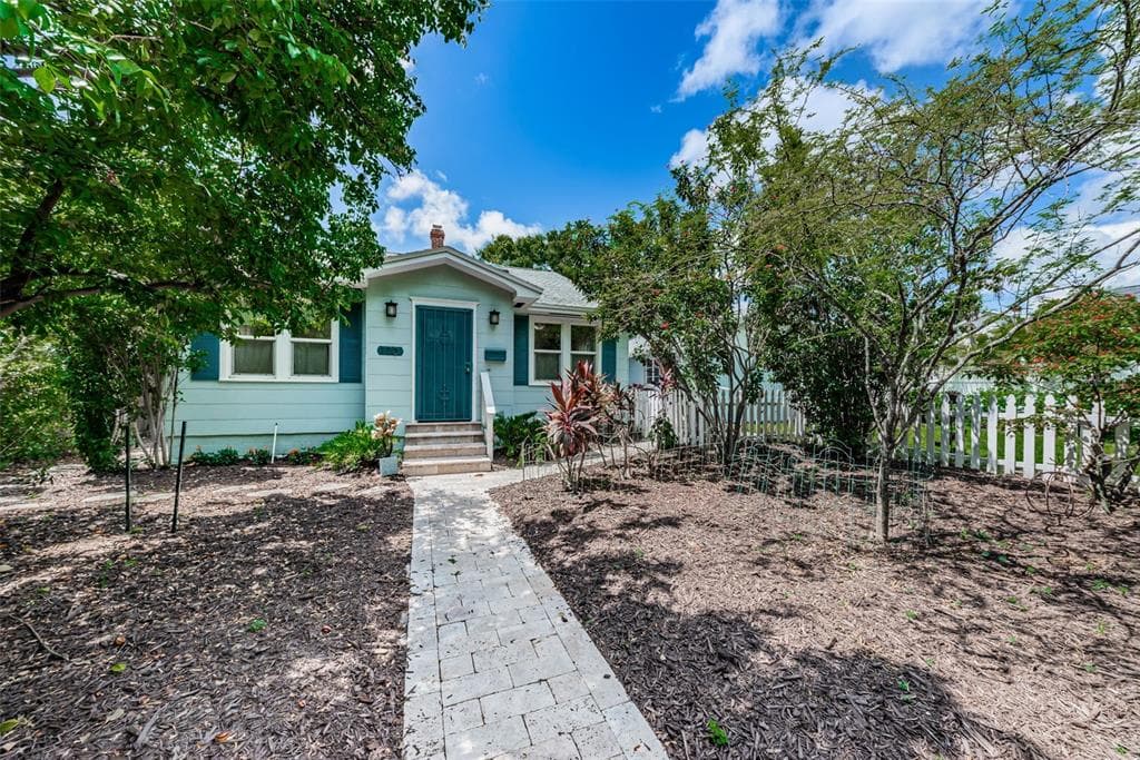 170 29TH AVENUE N ST PETERSBURG, FL 33704