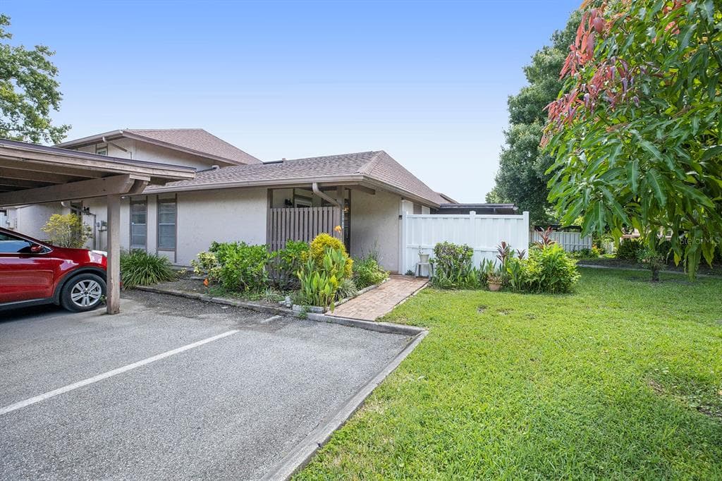 7301 LOS PADRES COURT TAMPA, FL 33634