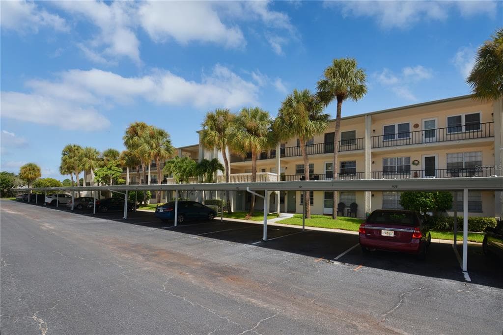 11720 PARK BOULEVARD UNIT 302 SEMINOLE, FL 33772