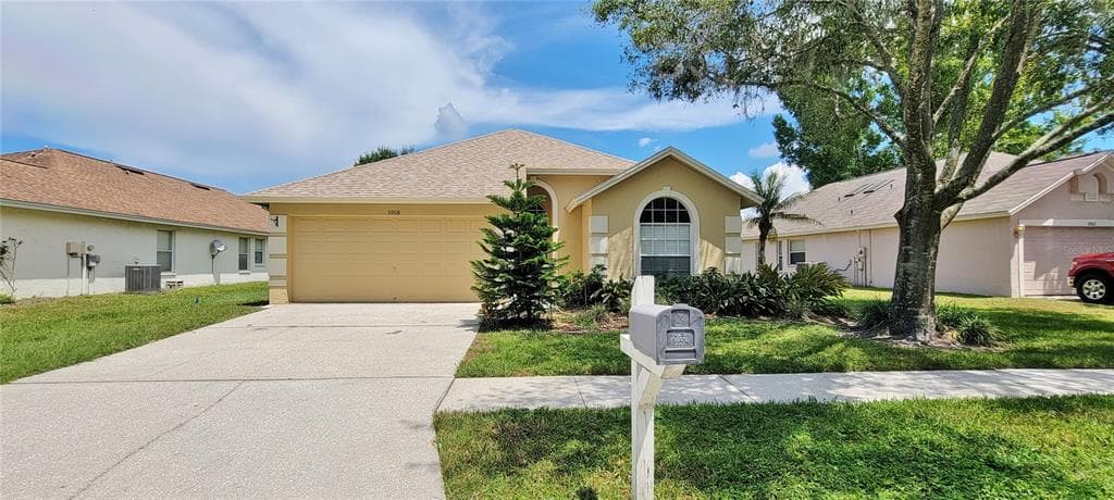 5908 AZURE DRIVE WESLEY CHAPEL, FL 33545