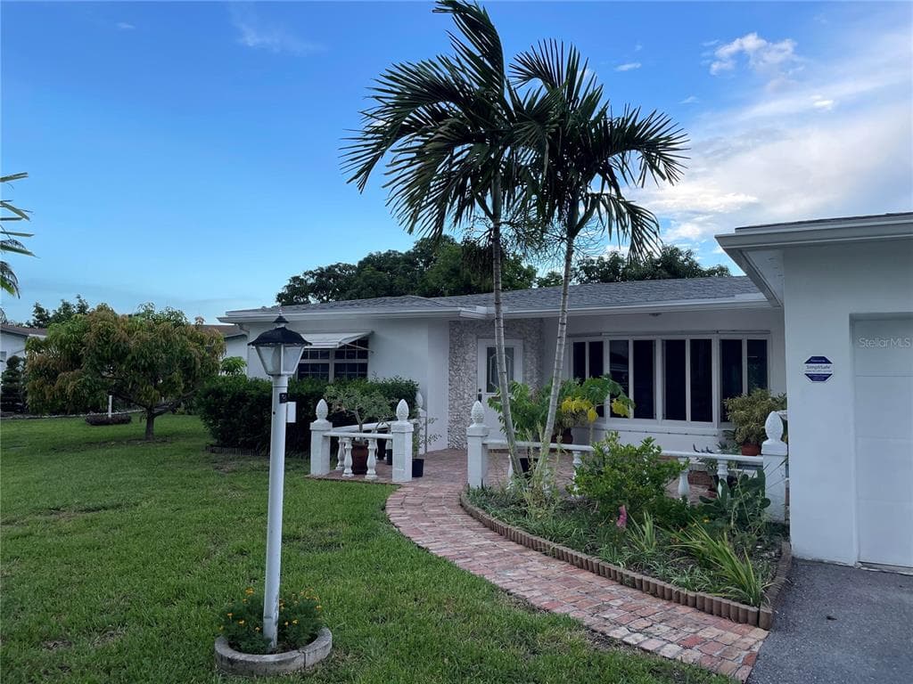 4370 NW 45TH TERRACE LAUDERDALE LAKES, FL 33319