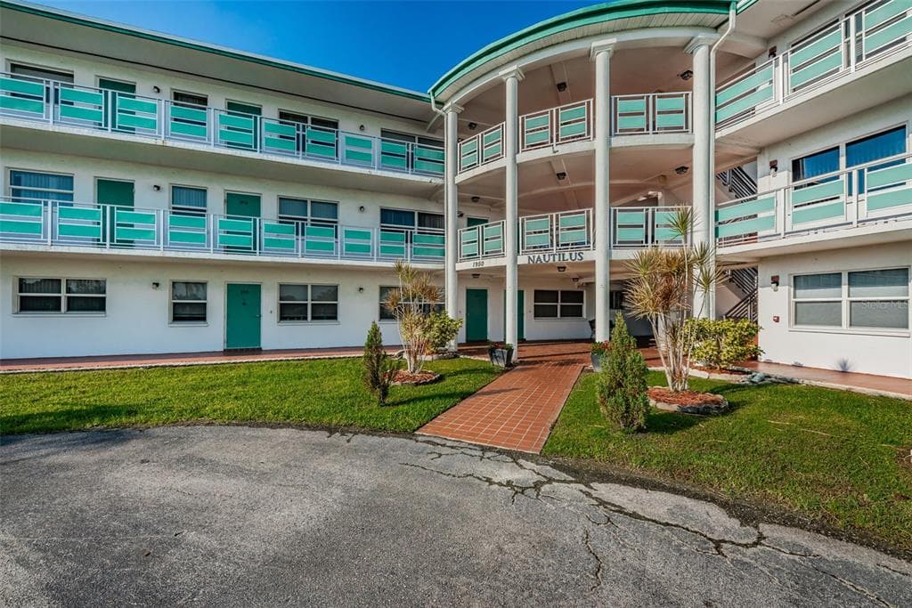 1950 59TH AVENUE N UNIT 210 ST PETERSBURG, FL 33714