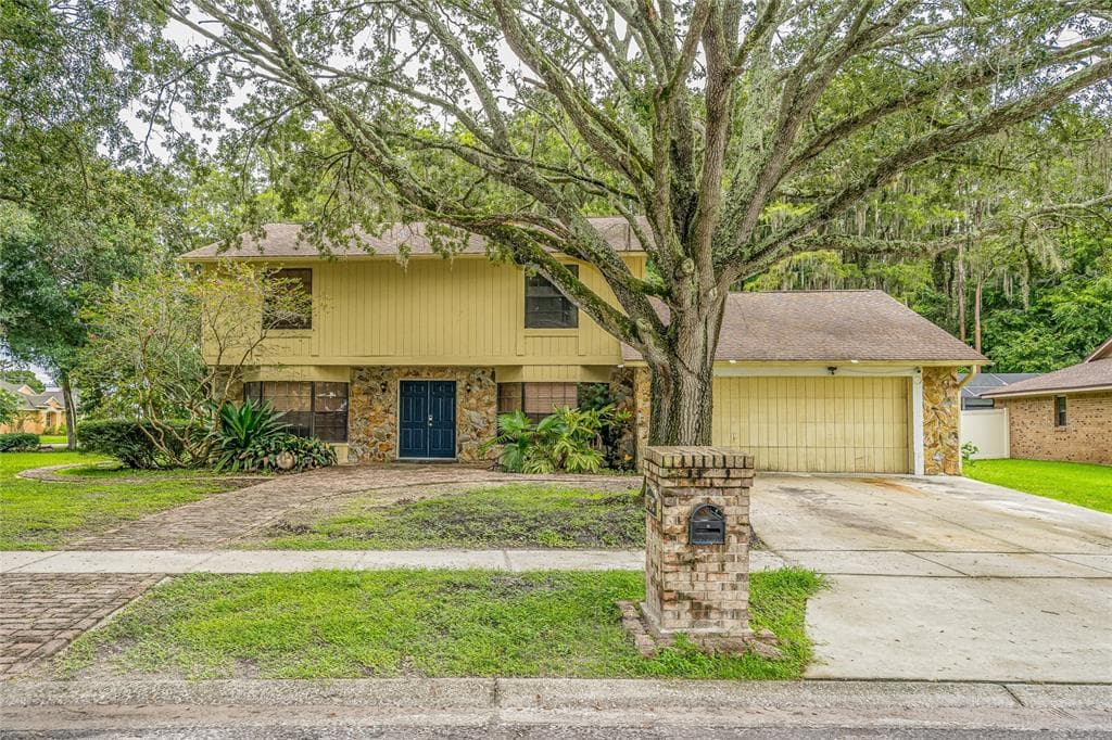16402 E COURSE DRIVE TAMPA, FL 33624
